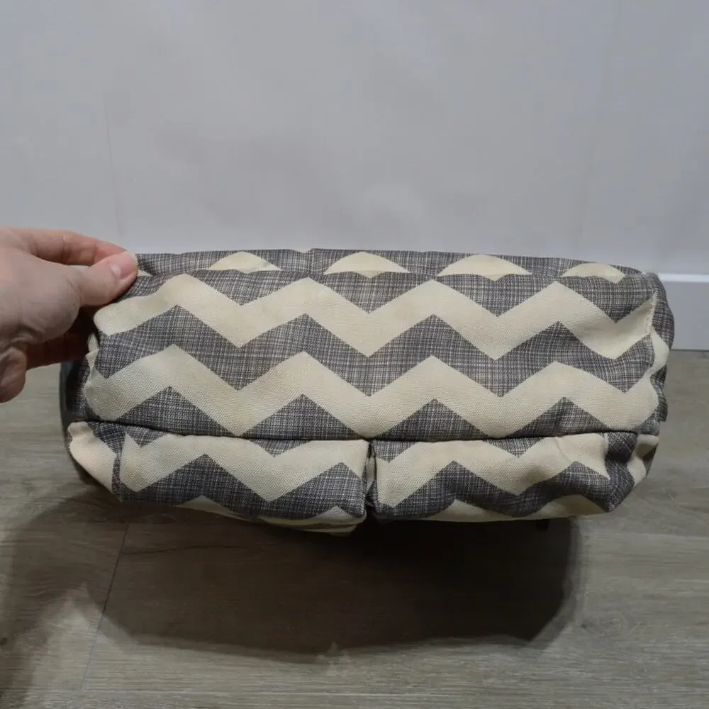 Skip Hop Dash Messenger Diaper Bag in Chevron Gray & Cream